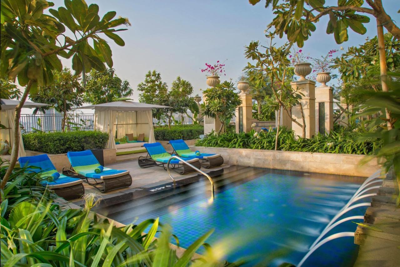 Itc Royal Bengal, A Luxury Collection Hotel, Kalkutta Kültér fotó The pool at the hotel